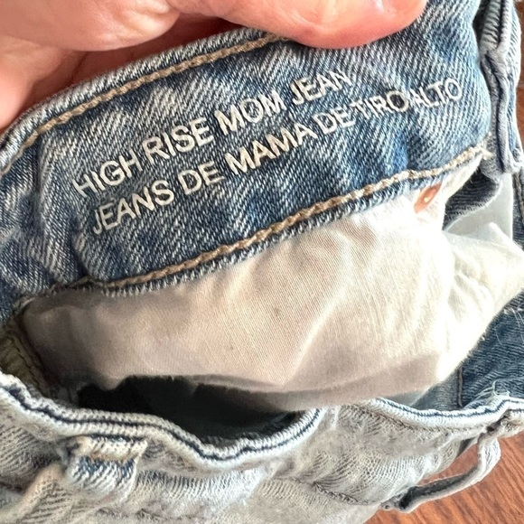 Wild Fable High Rise Distressed High Waisted Light Wash Cotton Mom Jeans Size 2 - Picture 10 of 16